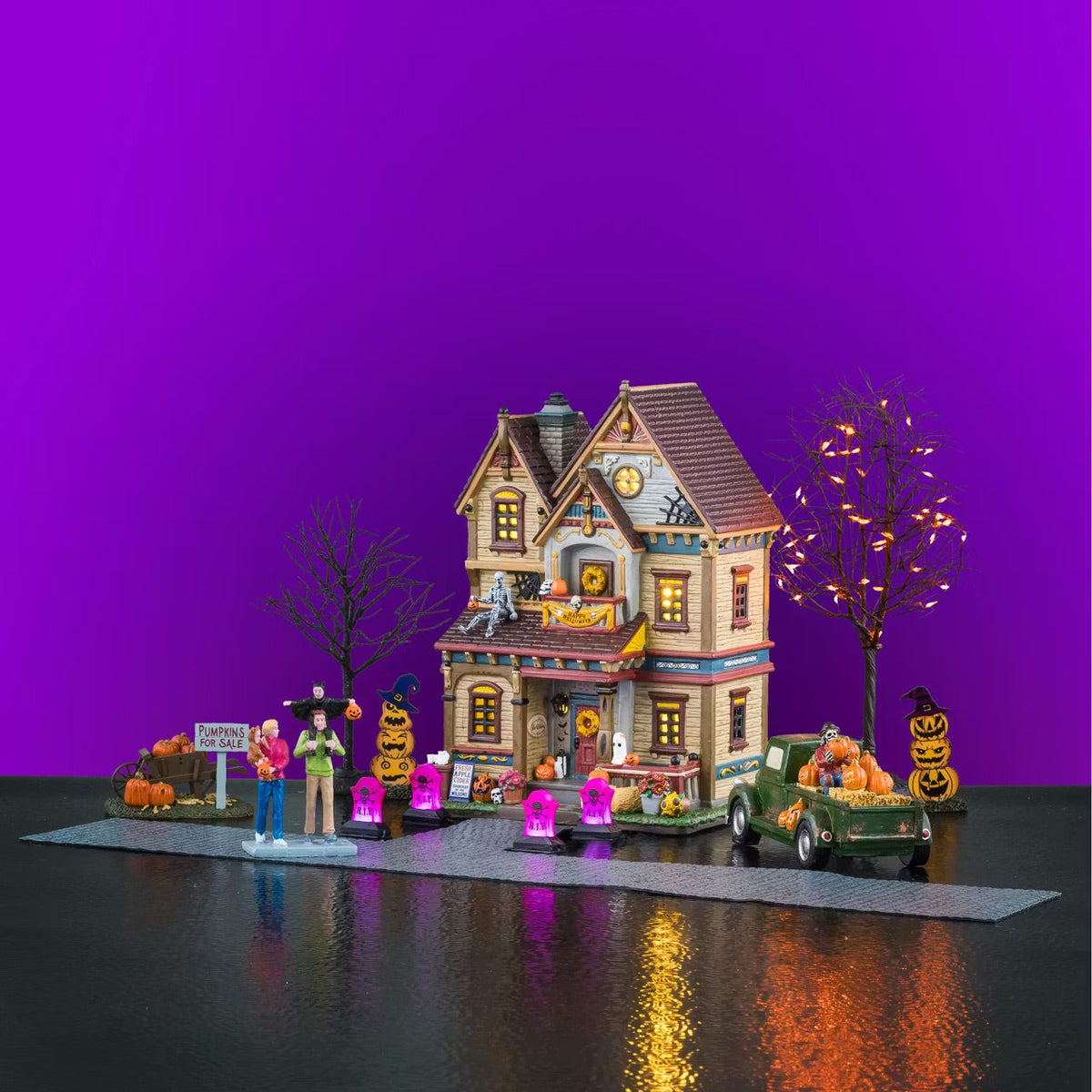 Lemax Spooky Town Halloween Village: Halloween At The Wilsons Set sparkle-castle